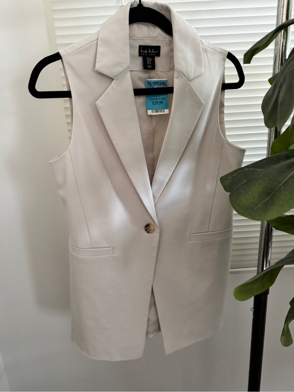 Halogen Sleeveless Blazer Vest in Off-White